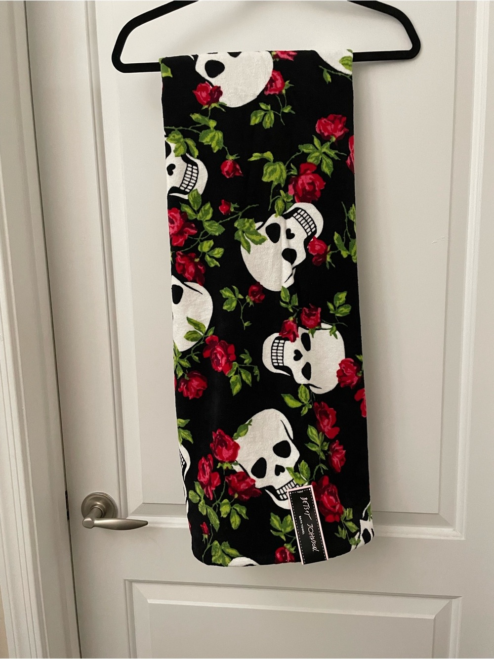 Betsey Johnson Bold Black Skull & Roses Print Bath Towel